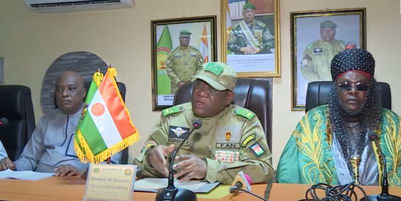 niamey le gouverneur installe le nouveau bureau regional des chefs traditionnels dans une mission de cohesion sociale