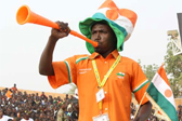 Dans le pays le plus pauvre de l’humanité, le football est d’intérêt National qui fait appel a la motivation de tout le peuple. La famine, la sante et l’éducation, une affaire de la communauté internationale.