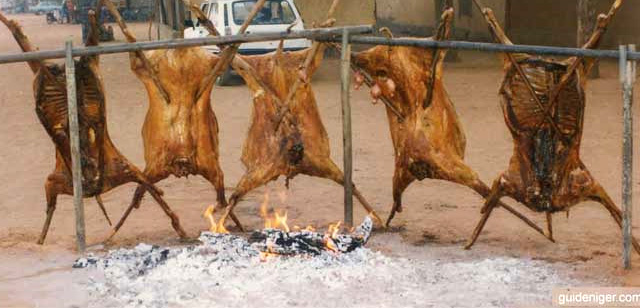 Grillade de moutons pendant la fête de tabaski