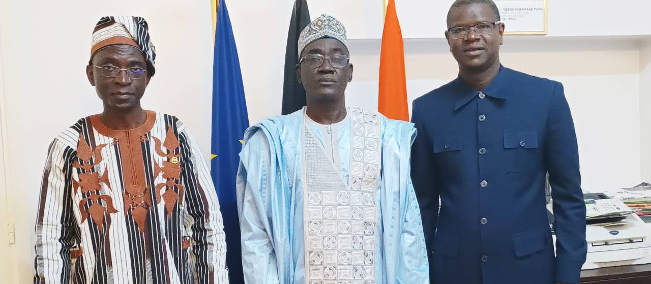 De gauche à droite : SEM Léopold Bonkoungou, Ambassadeur du Burkina Faso à Bruxelles, SEM Idé Alhassane, Ambassadeur du Niger à Bruxelles, et SEM ElHadji Alhousseini Traoré, Ambassadeur du Mali à Bruxelles.