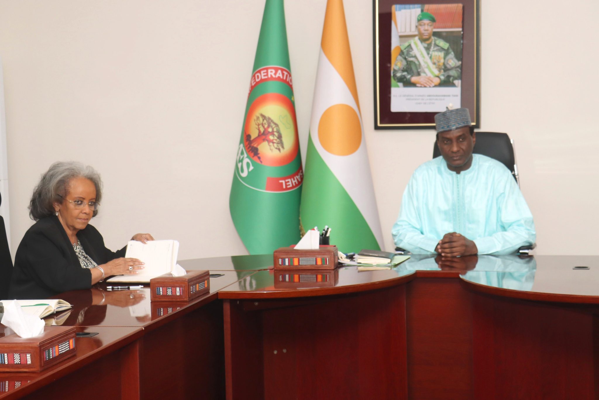 le premier ministre ali mahamane lamine zeine recoit lexperte de lonu sahle work zewde