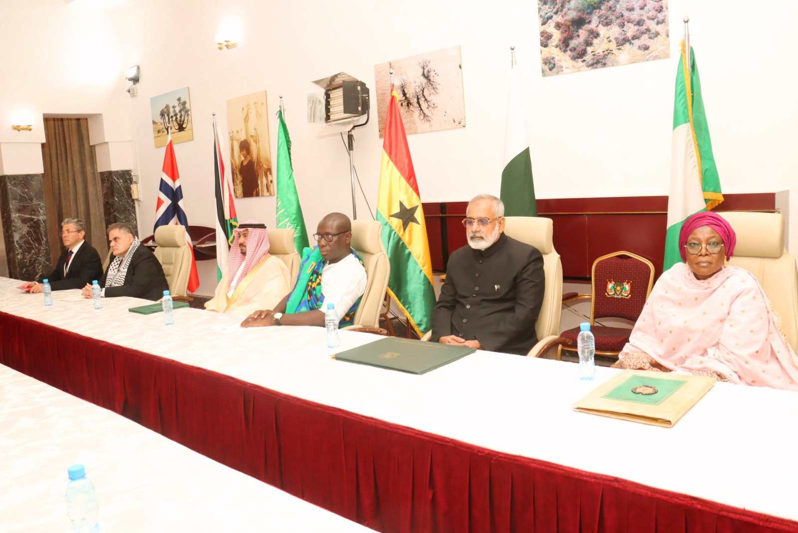 niger six nouveaux ambassadeurs presentent leurs lettres de creance a abdourahamane tiani