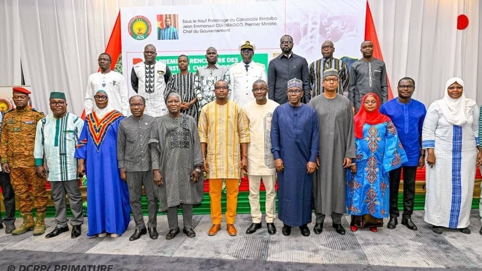 aes le burkina faso le mali et le niger harmonisent leurs politiques energetiques et minieres