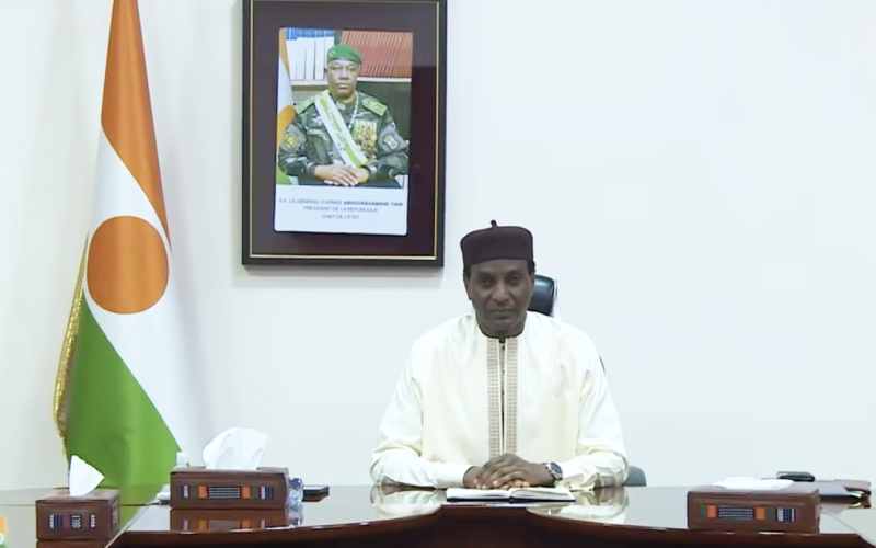 niamey le premier ministre ali mahaman lamine zeine echange avec la bceao et umoa titres