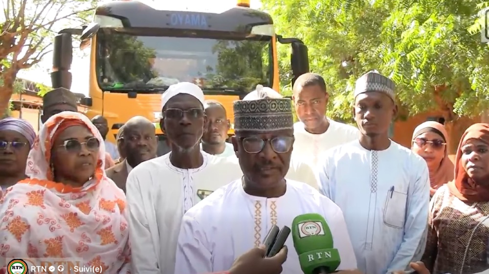 enseignement professionnel 240 tonnes de fournitures quittent niamey pour les regions