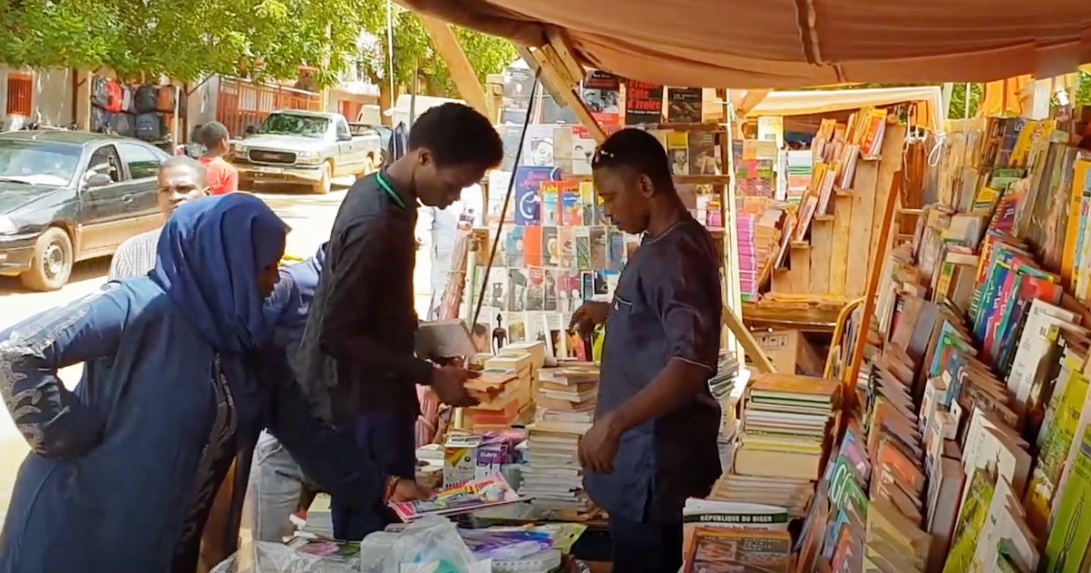 rentree scolaire au niger comment les librairies par terre soutiennent leducation a niamey