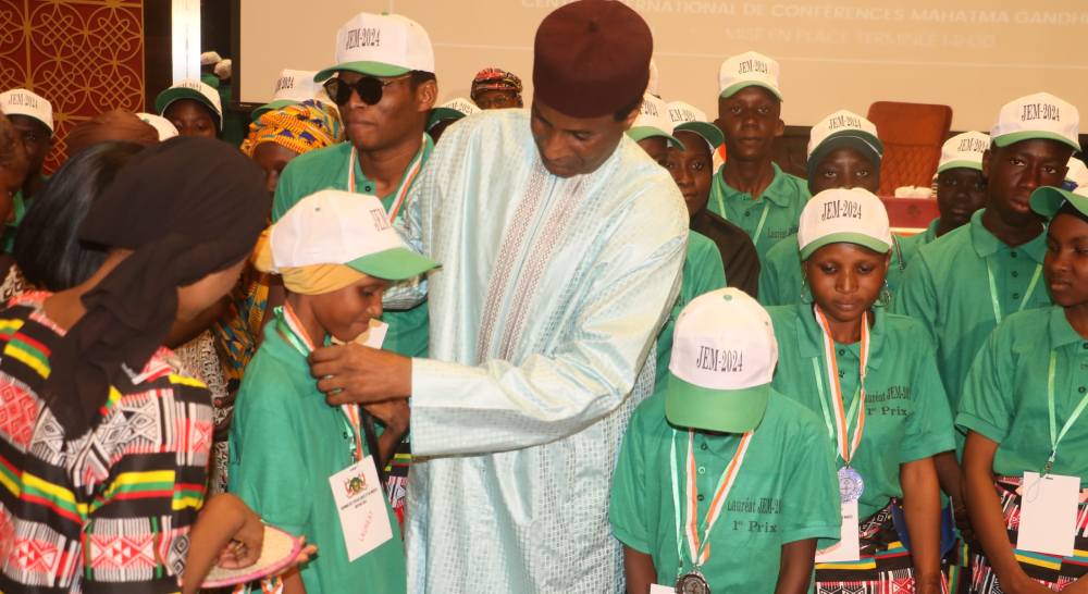 ceremonie de la journee dexcellence 2024 au niger recompenses et promotion de leducation pour la souverainete nationale