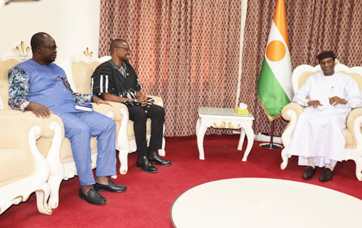 renforcement des liens niger burkina audience du premier ministre zeine mahamane lamine avec le ministre burkinabe jean emmanuel ouedraogo