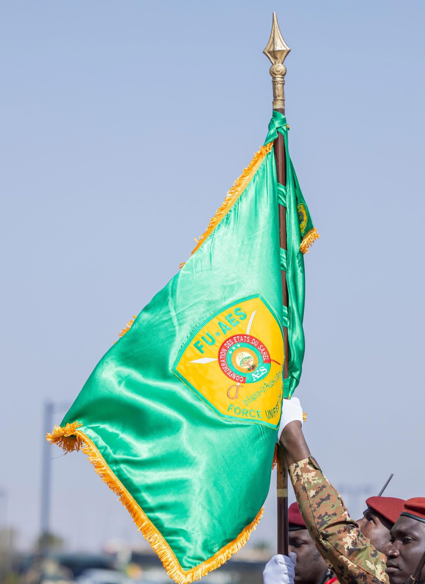 aes la remise de letendard a la force unifiee marque une nouvelle etape strategique pour la securite sahelienne 5