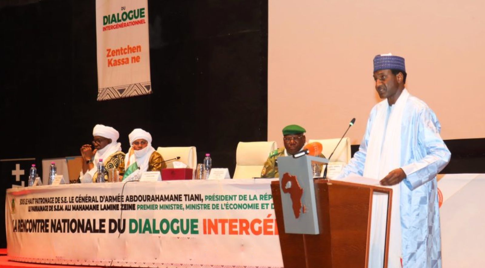 dialogue intergenerationnel a niamey lappel fort du premier ministre a lunite et a la refondation
