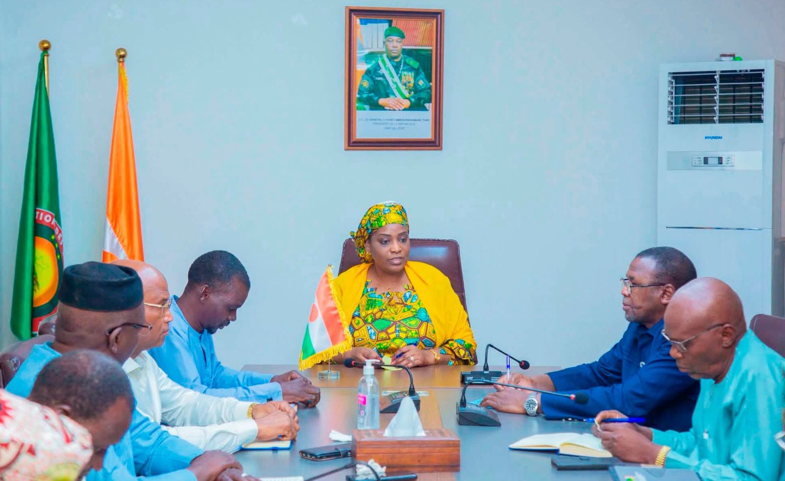 dialogue social au niger sept centrales syndicales recues par aissatou abdoulaye tondi