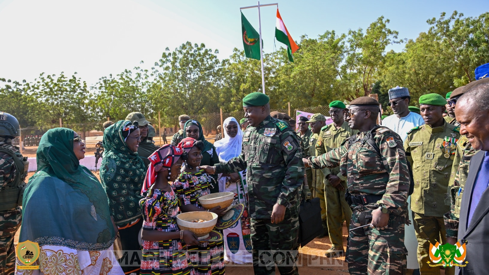 niger au camp bagaji le president tiani rend hommage aux familles des forces de defense et de securite 1