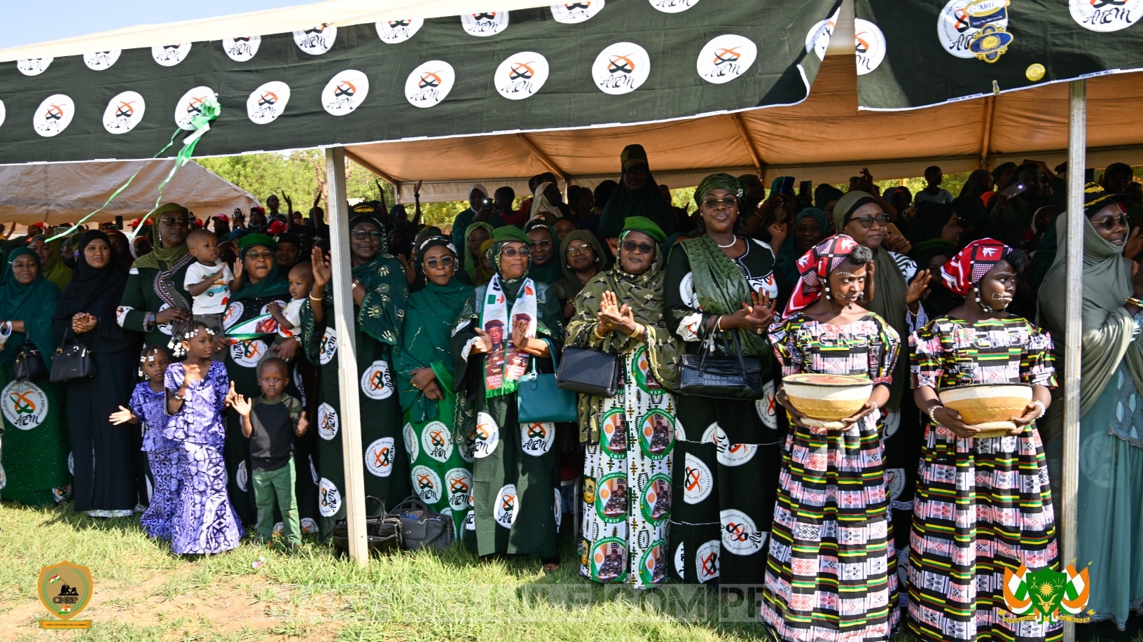 niger au camp bagaji le president tiani rend hommage aux familles des forces de defense et de securite 3