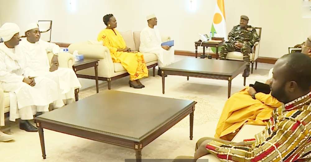 rencontre entre le president du cnsp chef de letat le general de brigade abdourahamane tiani et une delegation tchadienne