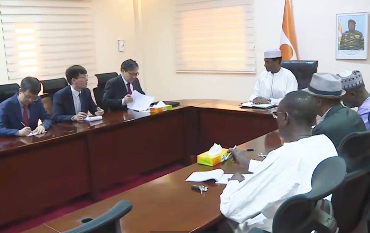 renforcement des liens entre le niger et la chine le premier ministre m lamine zeine ali mahaman recoit une delegation chinoise