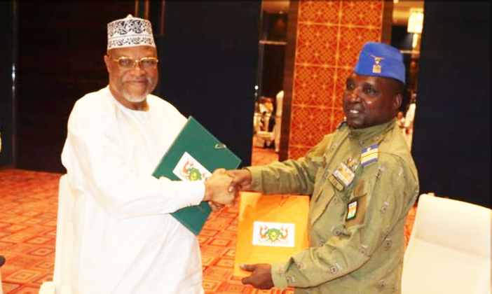 signature dun protocole daccord entre le niger et le togo pour renforcer la cooperation bilaterale dans les domaines du transport et du commerce
