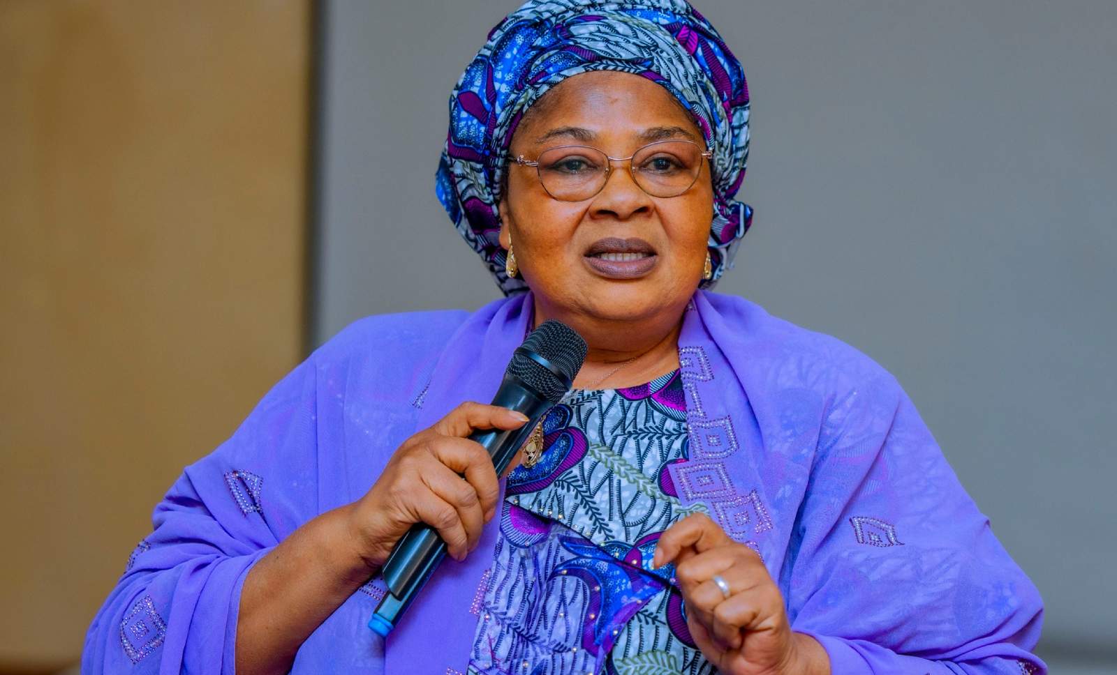 helene-ayika-a-la-tete-de-takouk-tv