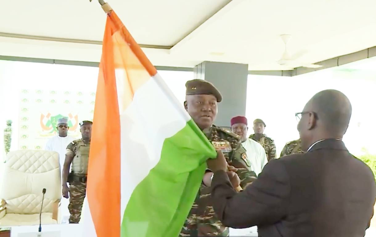 ceremonie de remise du drapeau national les athletes nigeriens prets pour les jeux olympiques de paris 2024