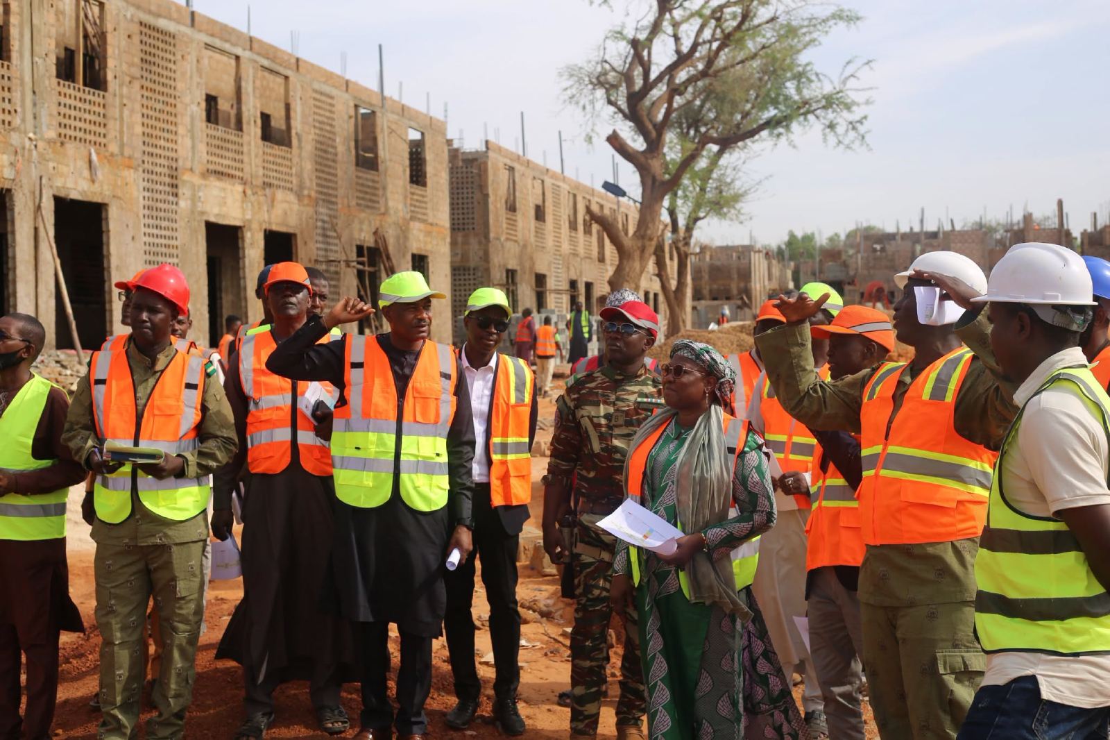 college scientifique de niamey la ministre de leducation suit lavancement des travaux