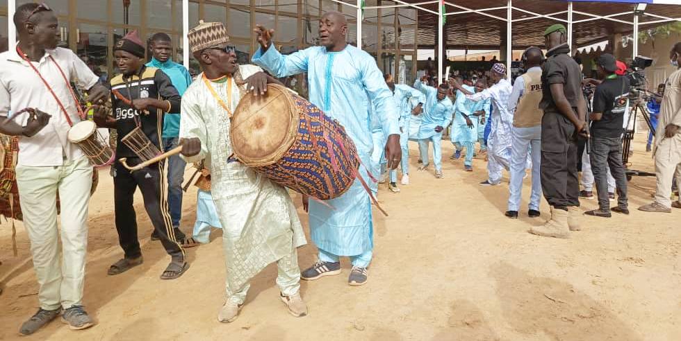 lutte traditionnelle nigerienne ceremonie douverture de la 45e edition du sabre national a dosso zancan kassa ne labou sanni no 2